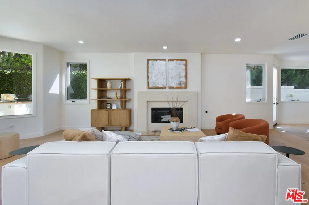 25605 Melbourne Court Calabasas, CA 91302