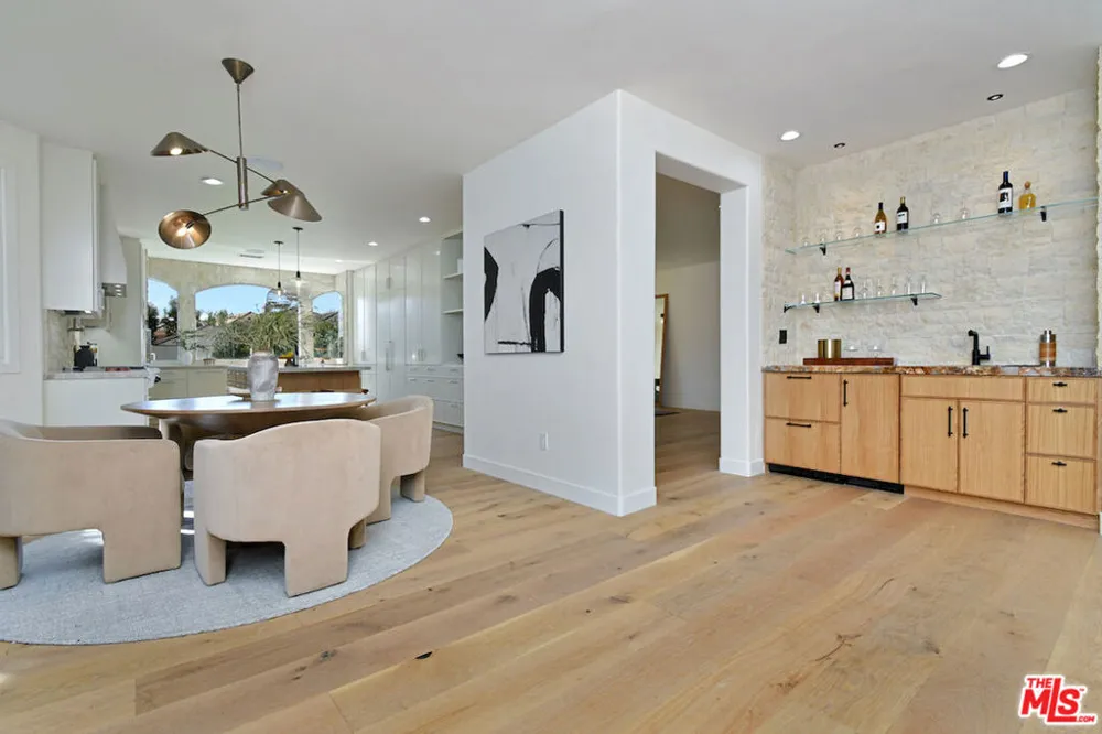 25605 Melbourne Court Calabasas, CA 91302