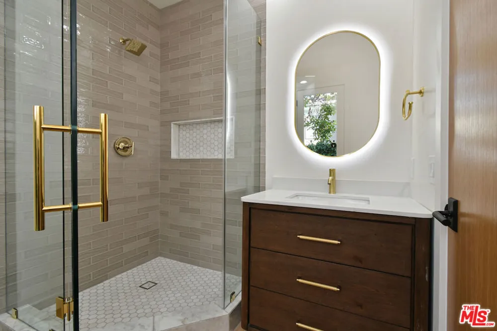 25605 Melbourne Court Calabasas, CA 91302