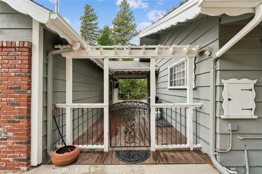 24899 Basel Crestline, CA 92325