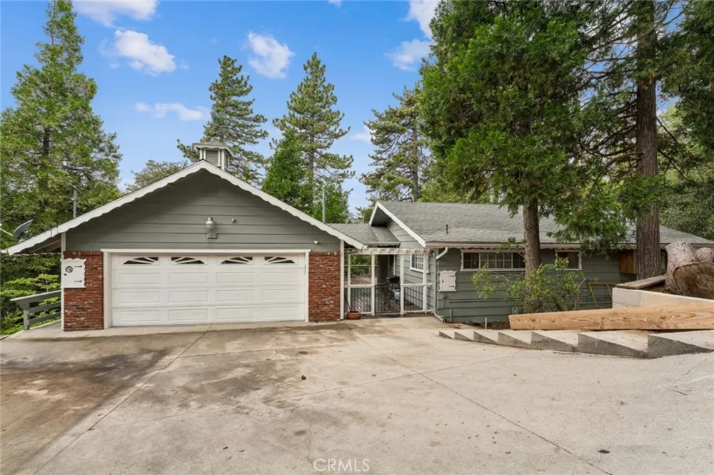 24899 Basel Crestline, CA 92325