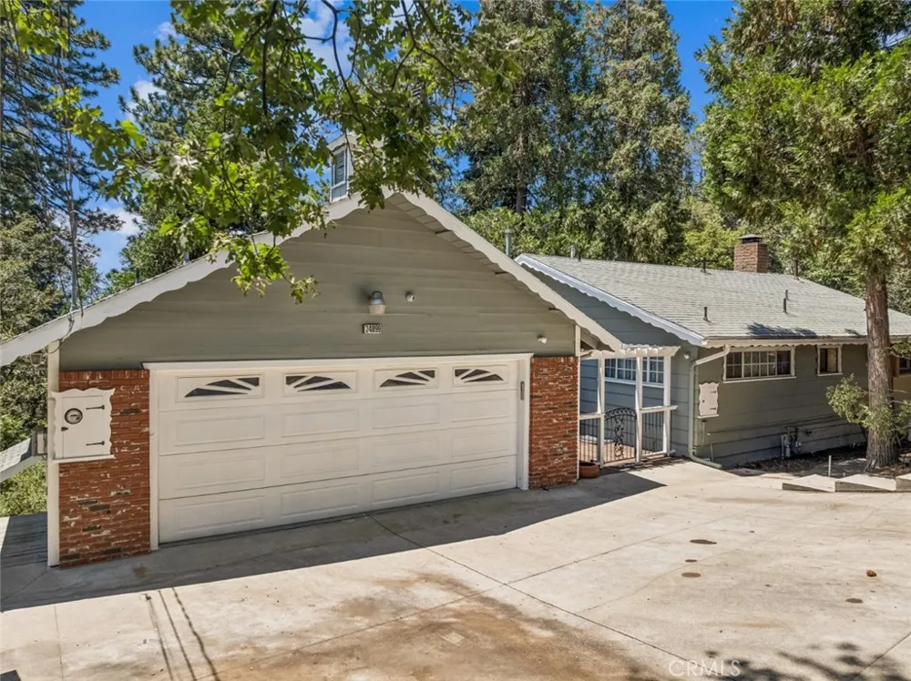 24899 Basel Crestline, CA 92325