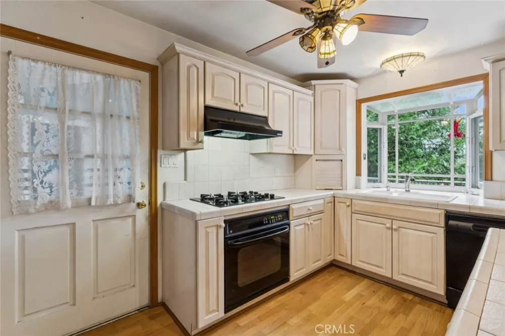 24899 Basel Crestline, CA 92325