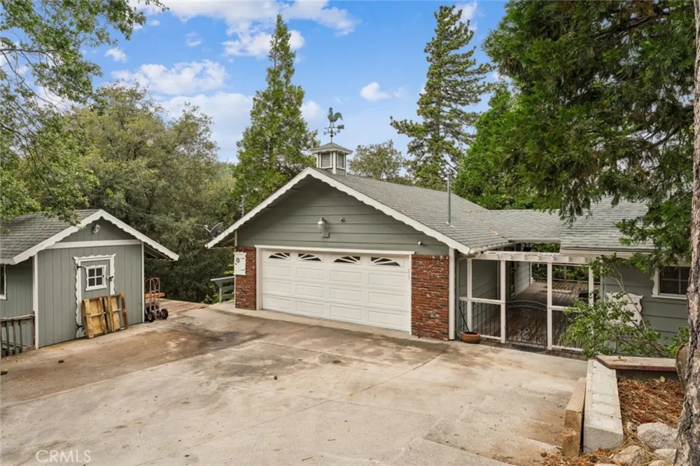 24899 Basel Crestline, CA 92325