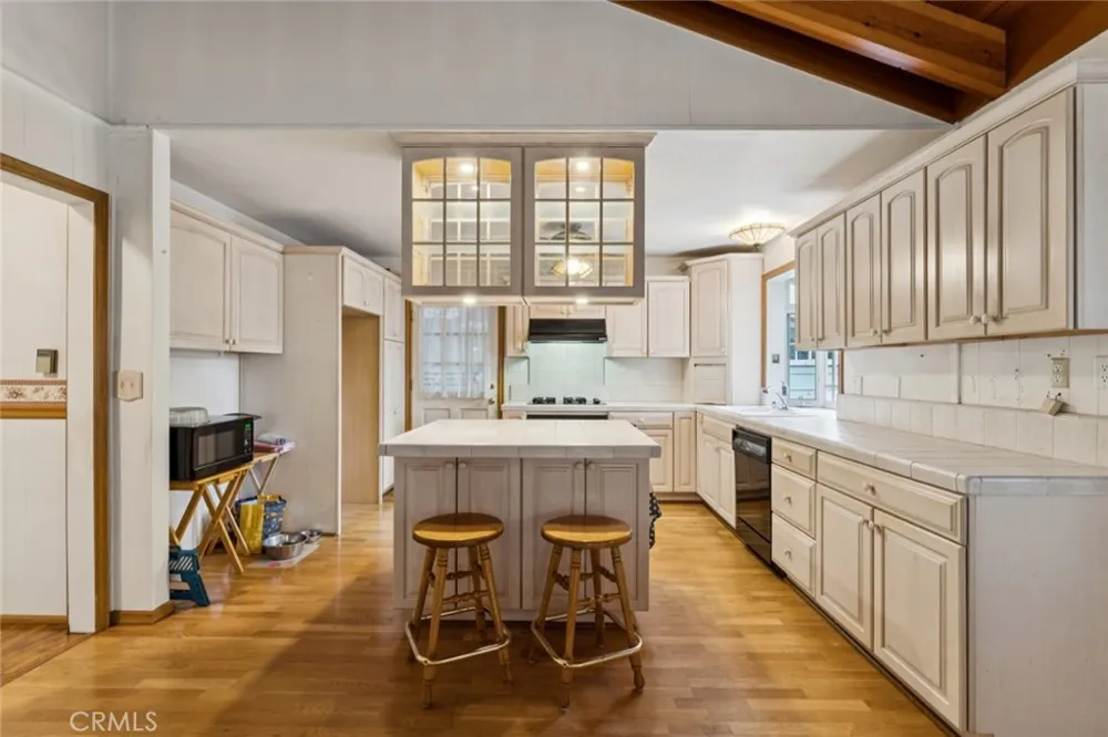 24899 Basel Crestline, CA 92325