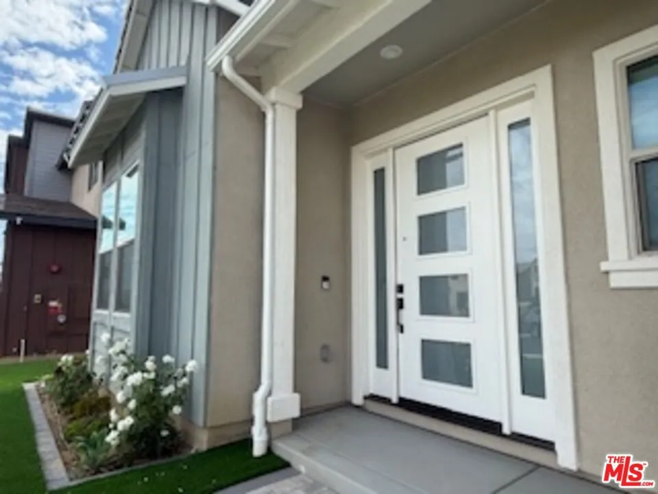 11763 Quailrun Ct. Chatsworth, CA 91311