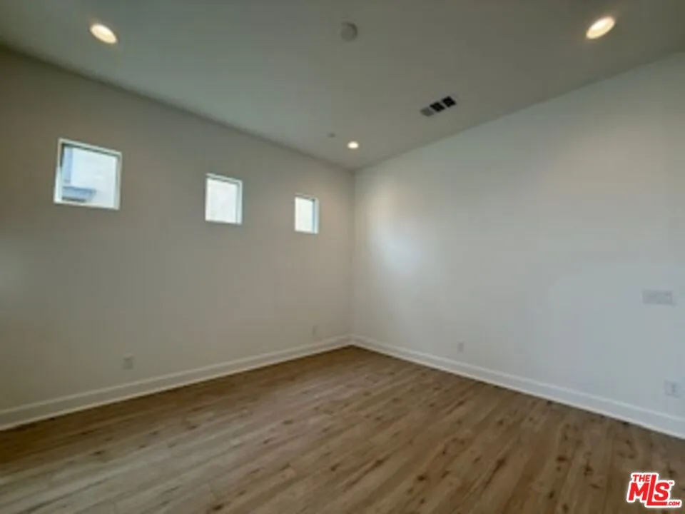 11763 Quailrun Ct. Chatsworth, CA 91311