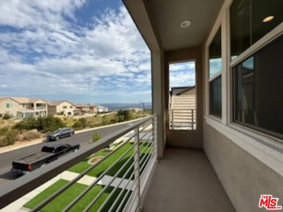 11763 Quailrun Ct. Chatsworth, CA 91311