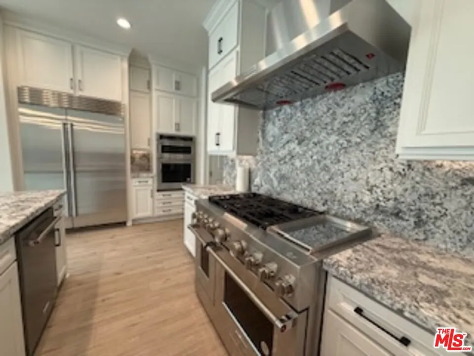 11763 Quailrun Ct. Chatsworth, CA 91311