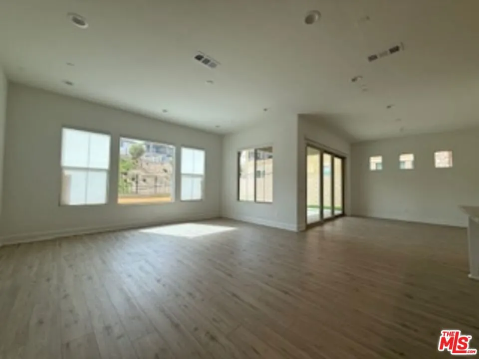 11763 Quailrun Ct. Chatsworth, CA 91311