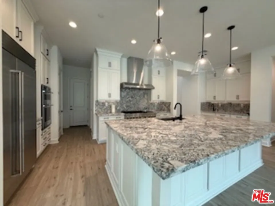 11763 Quailrun Ct. Chatsworth, CA 91311