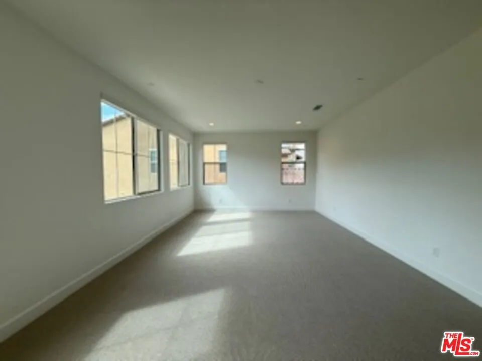 11763 Quailrun Ct. Chatsworth, CA 91311