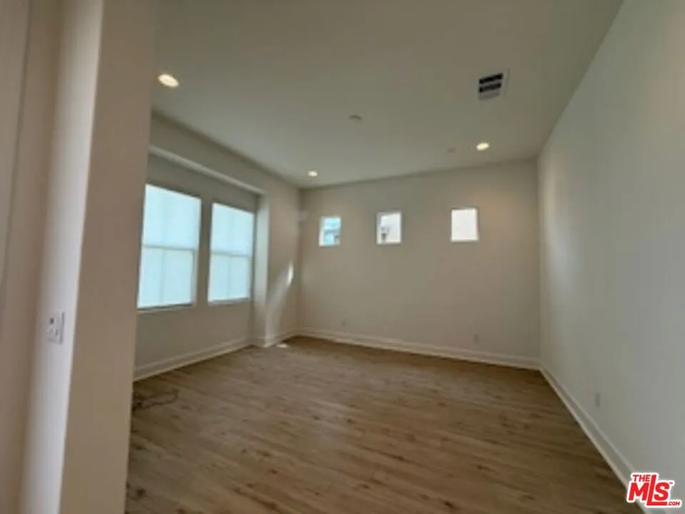 11763 Quailrun Ct. Chatsworth, CA 91311