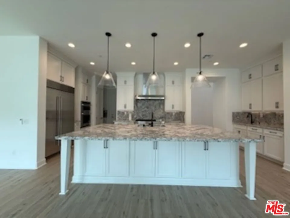 11763 Quailrun Ct. Chatsworth, CA 91311
