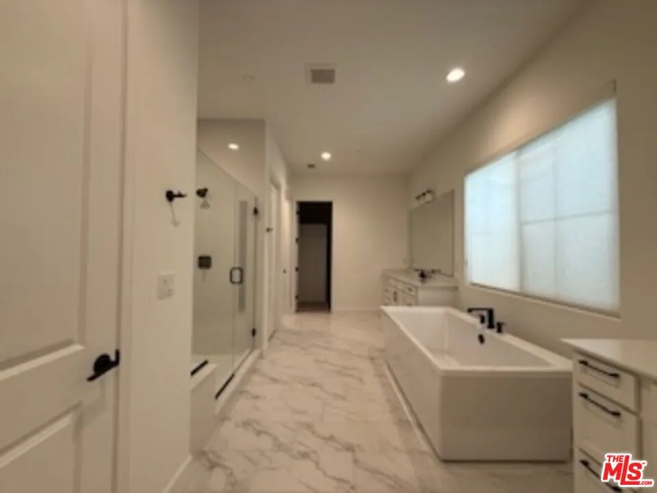 11763 Quailrun Ct. Chatsworth, CA 91311