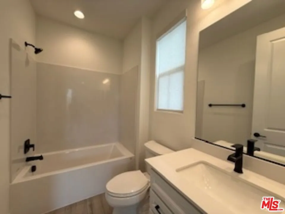 11763 Quailrun Ct. Chatsworth, CA 91311