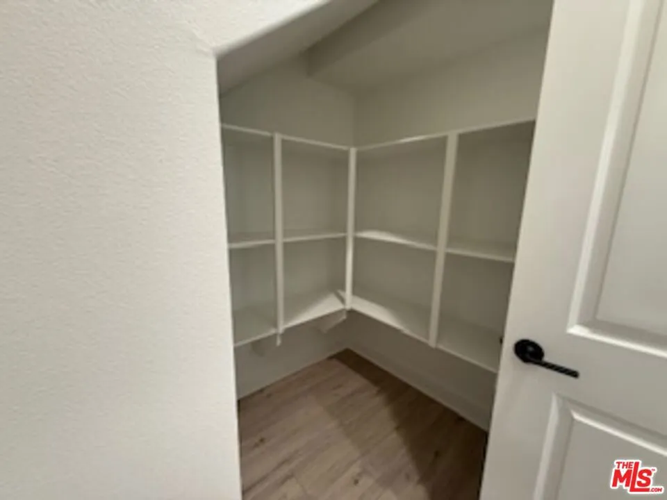 11763 Quailrun Ct. Chatsworth, CA 91311