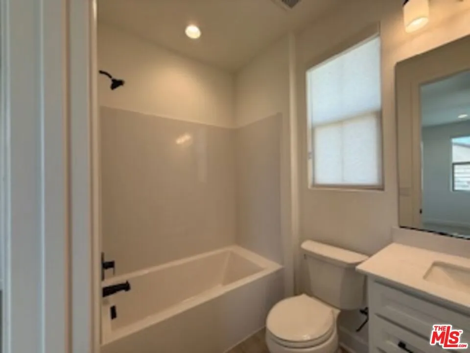 11763 Quailrun Ct. Chatsworth, CA 91311
