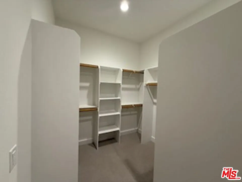 11763 Quailrun Ct. Chatsworth, CA 91311