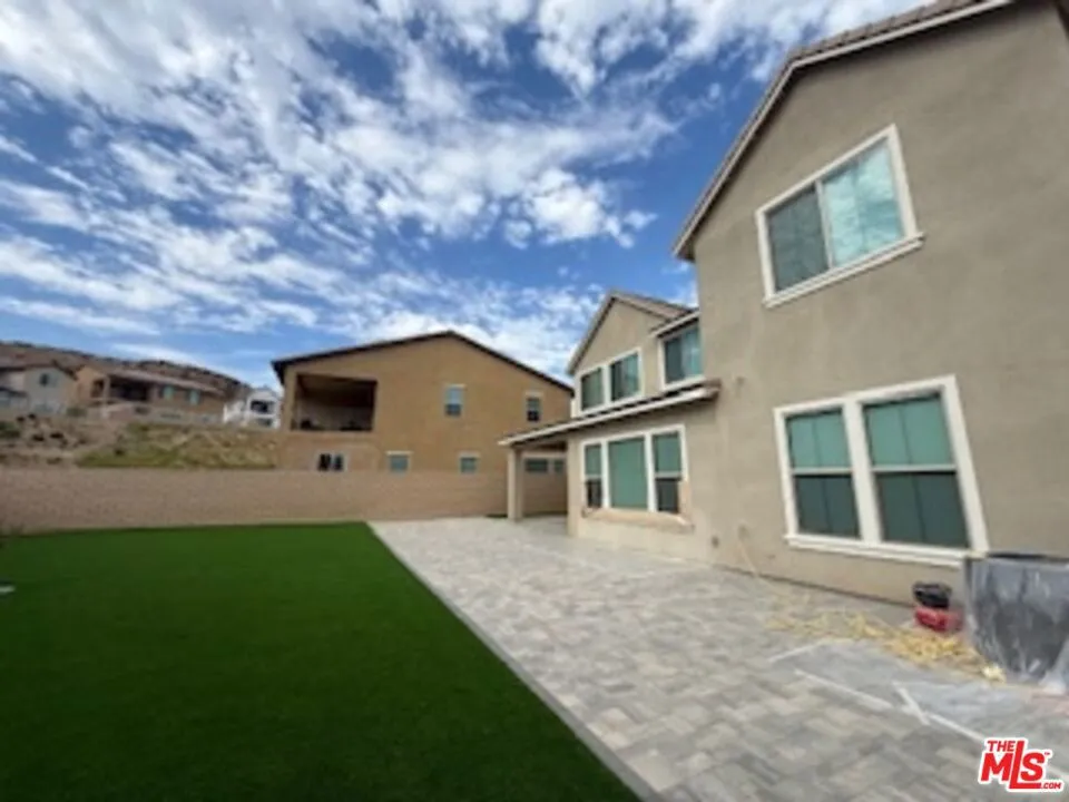 11763 Quailrun Ct. Chatsworth, CA 91311