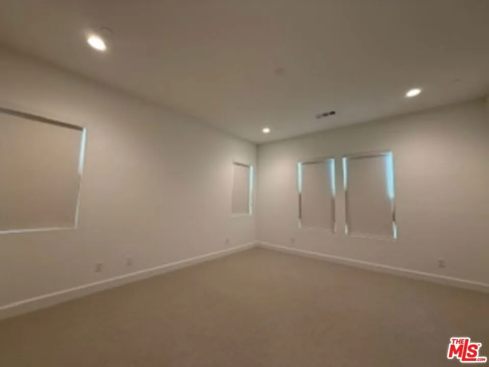 11763 Quailrun Ct. Chatsworth, CA 91311