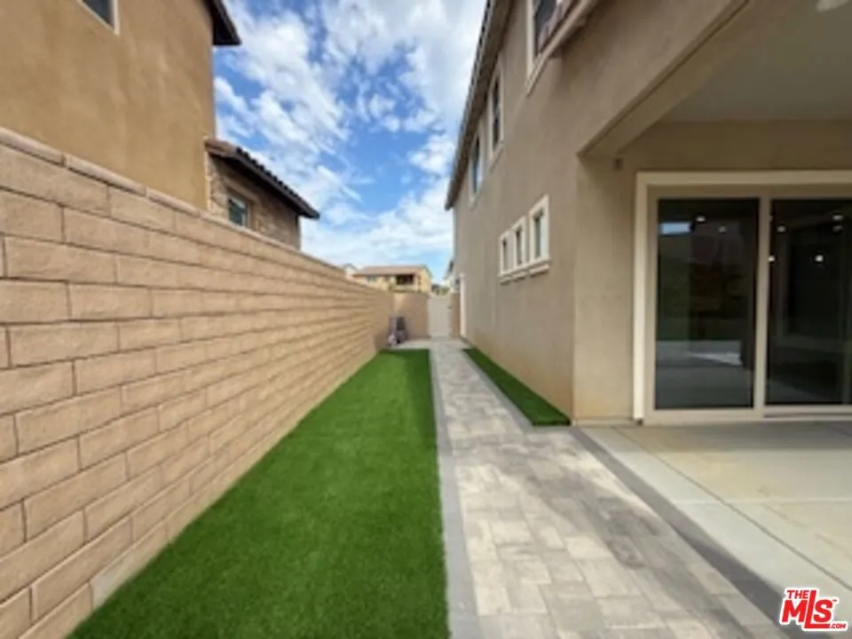 11763 Quailrun Ct. Chatsworth, CA 91311