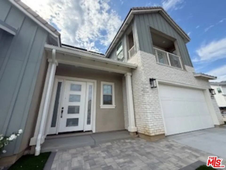 11763 Quailrun Ct. Chatsworth, CA 91311