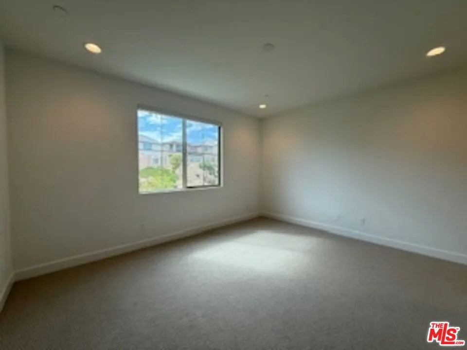 11763 Quailrun Ct. Chatsworth, CA 91311