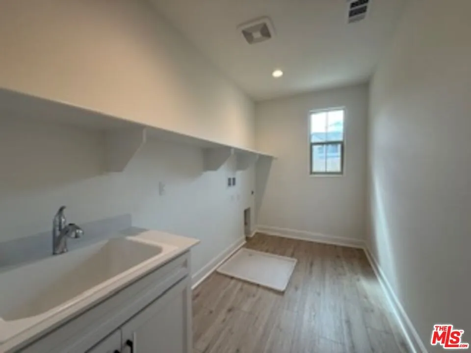 11763 Quailrun Ct. Chatsworth, CA 91311