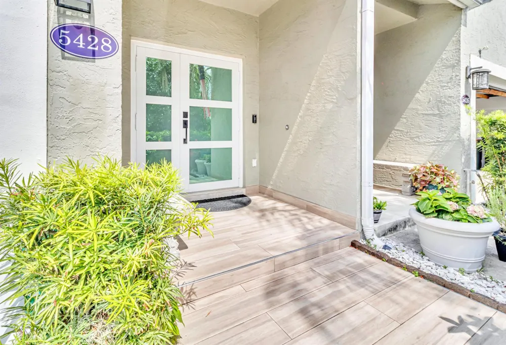 5428 Pointe Villa Drive #E Lighthouse Point, FL 33064
