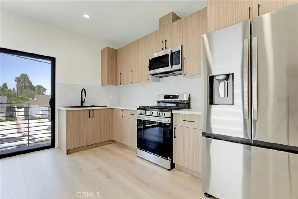 13502 Bessemer Street Van Nuys, CA 91401