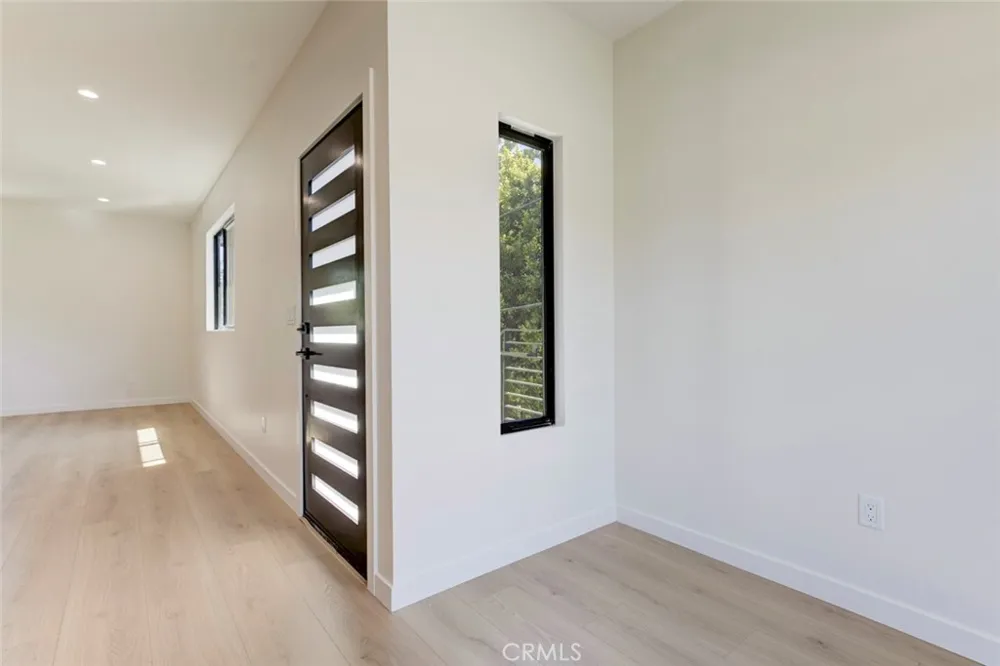 13502 Bessemer Street Van Nuys, CA 91401