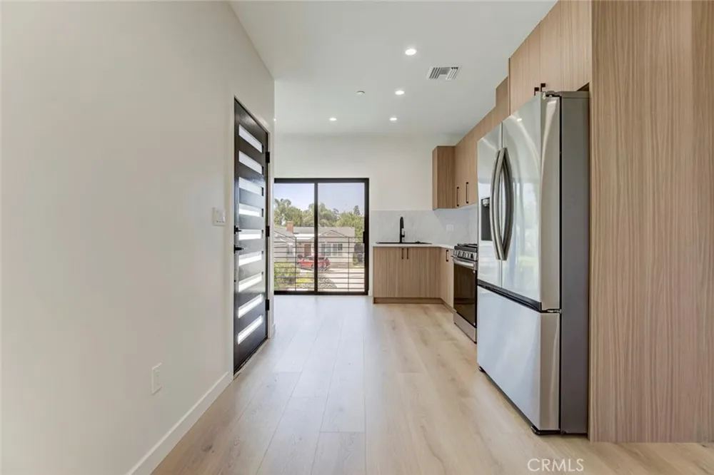 13502 Bessemer Street Van Nuys, CA 91401