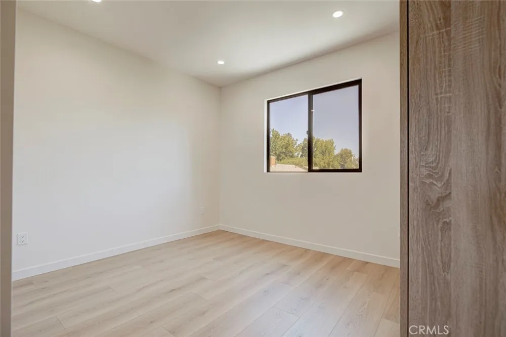 13502 Bessemer Street Van Nuys, CA 91401