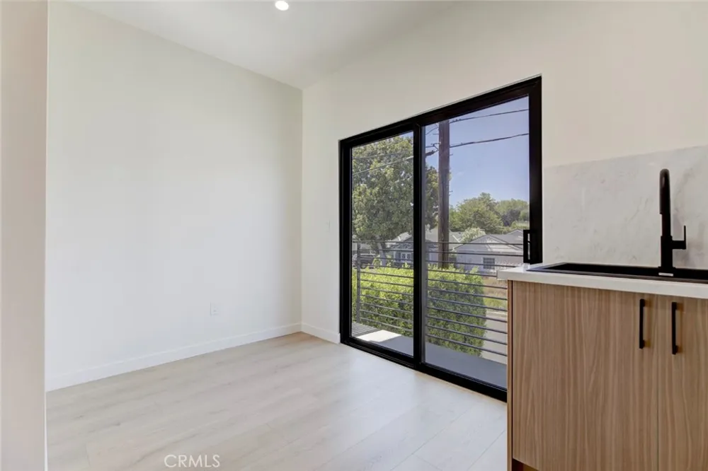 13502 Bessemer Street Van Nuys, CA 91401