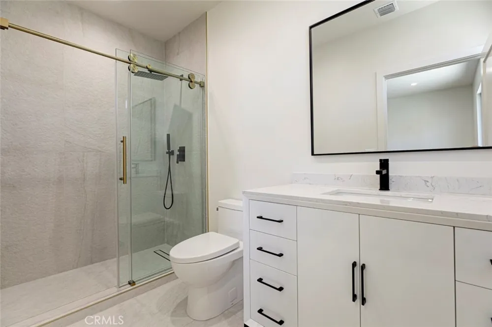 13502 Bessemer Street Van Nuys, CA 91401