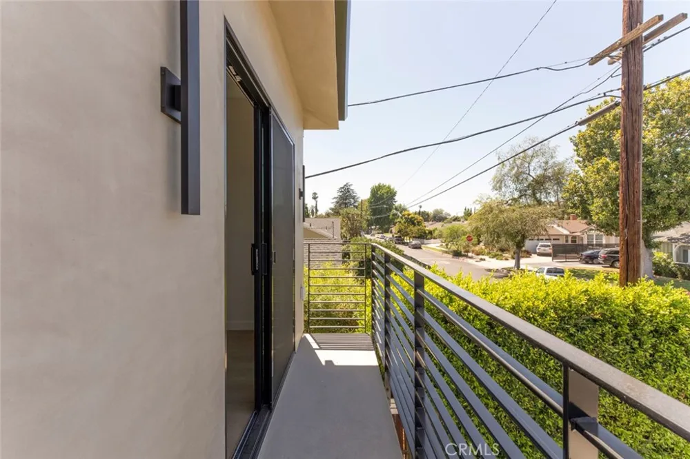 13502 Bessemer Street Van Nuys, CA 91401
