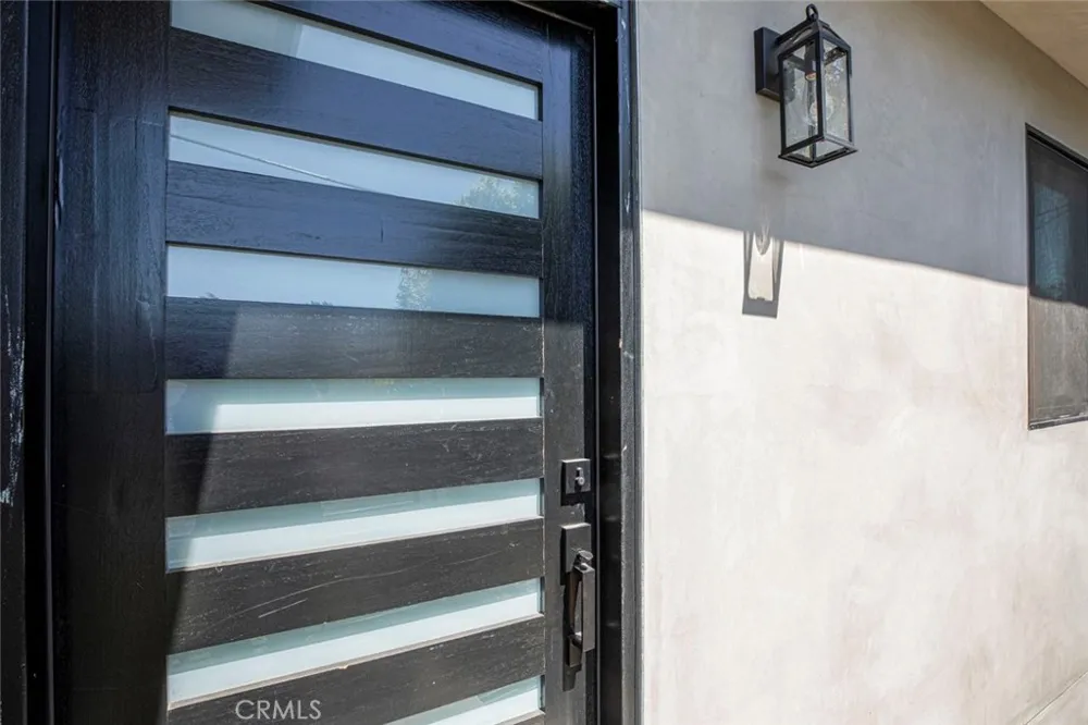 13502 Bessemer Street Van Nuys, CA 91401