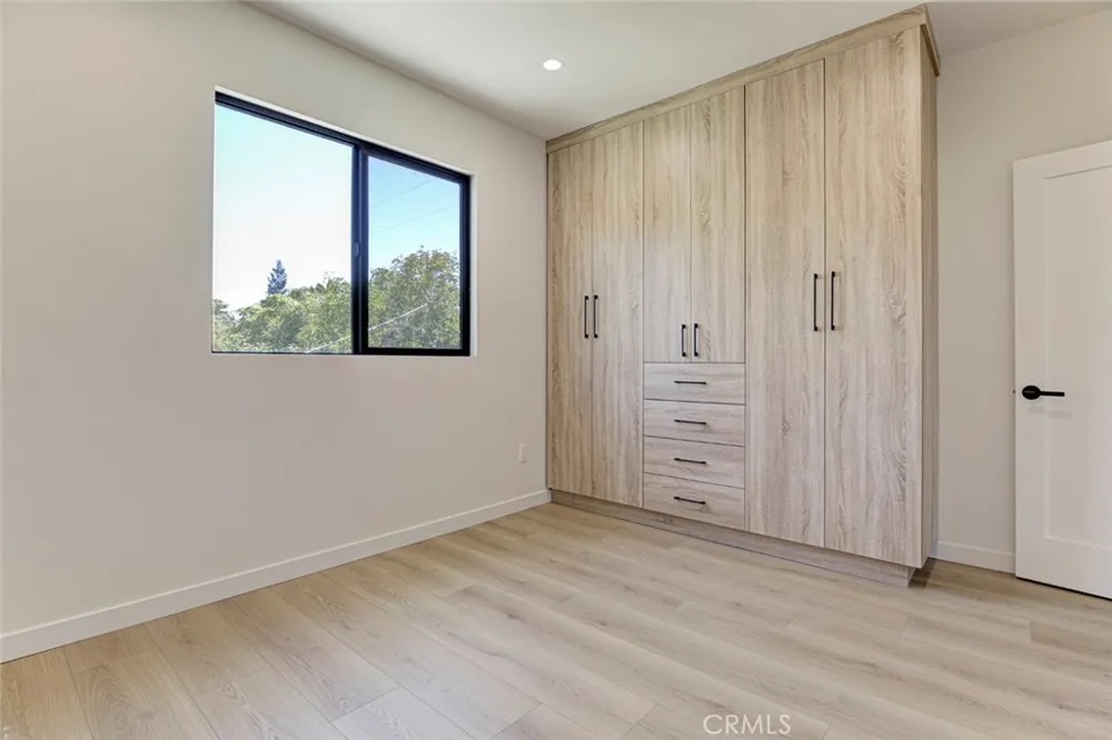13502 Bessemer Street Van Nuys, CA 91401