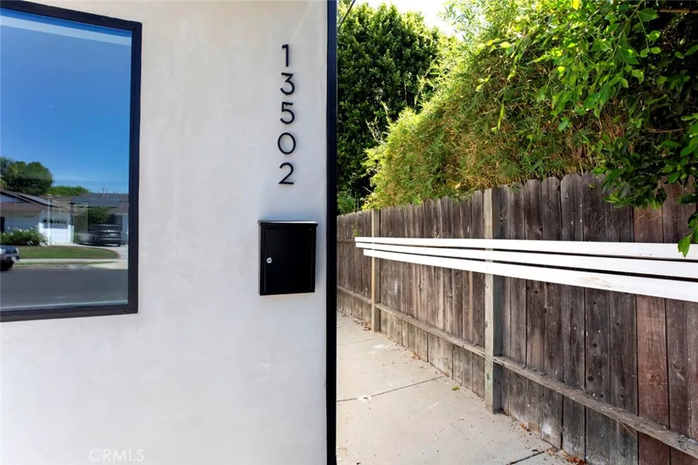 13502 Bessemer Street Van Nuys, CA 91401