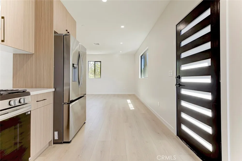 13502 Bessemer Street Van Nuys, CA 91401