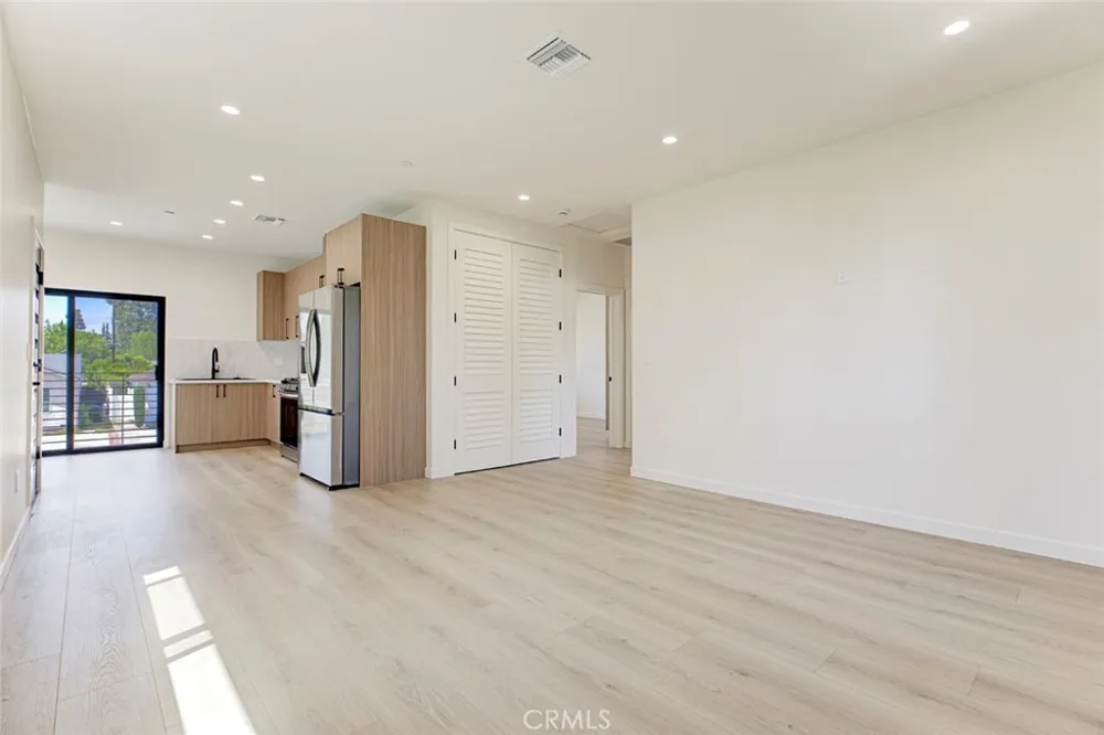 13502 Bessemer Street Van Nuys, CA 91401