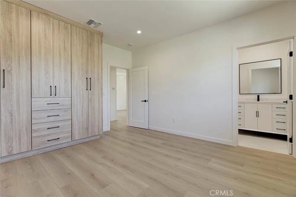 13502 Bessemer Street Van Nuys, CA 91401