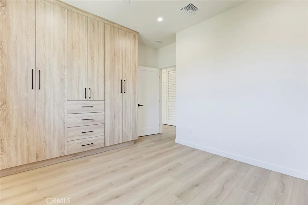 13502 Bessemer Street Van Nuys, CA 91401