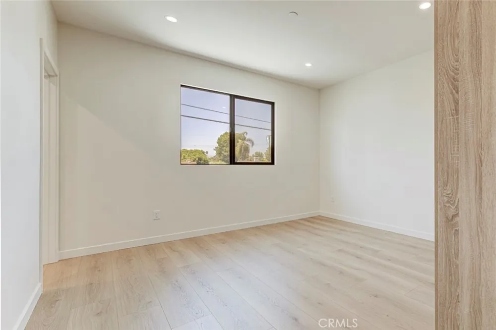 13502 Bessemer Street Van Nuys, CA 91401
