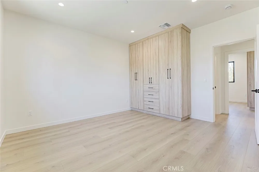 13502 Bessemer Street Van Nuys, CA 91401