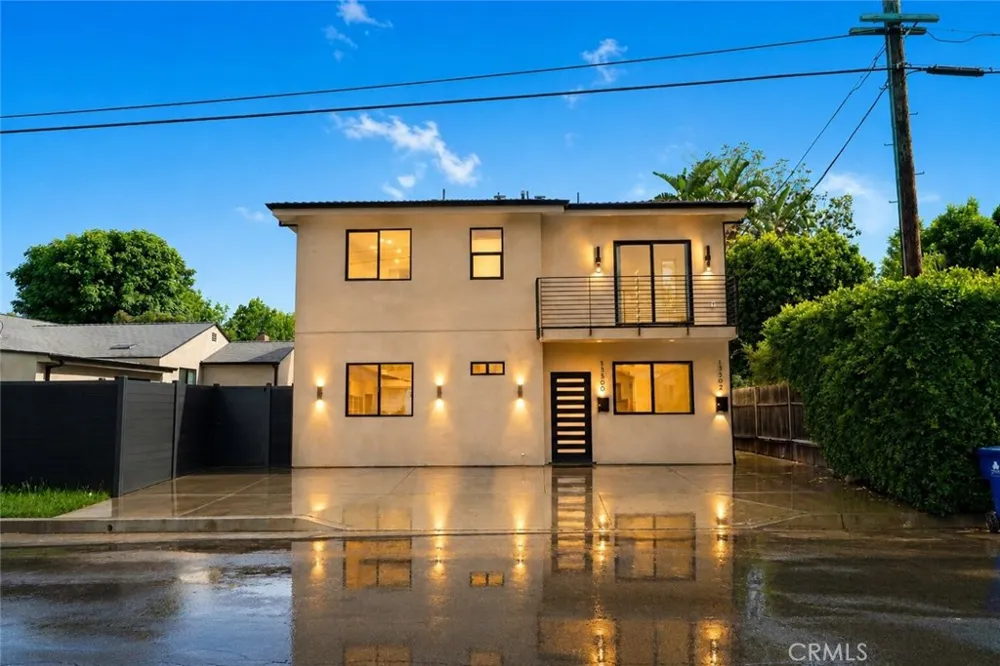 13502 Bessemer Street Van Nuys, CA 91401