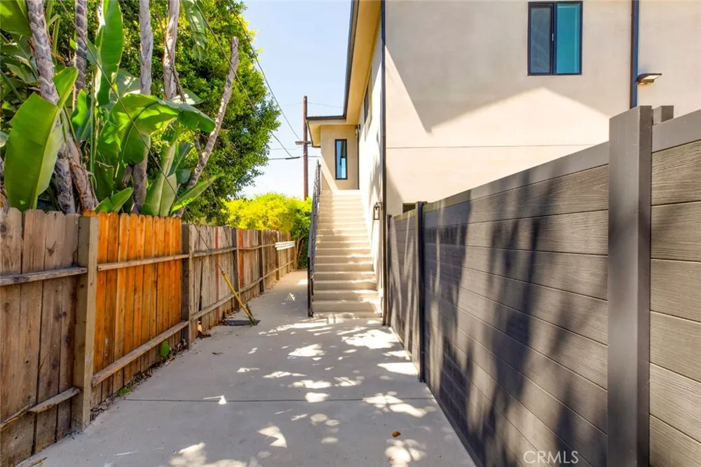 13502 Bessemer Street Van Nuys, CA 91401