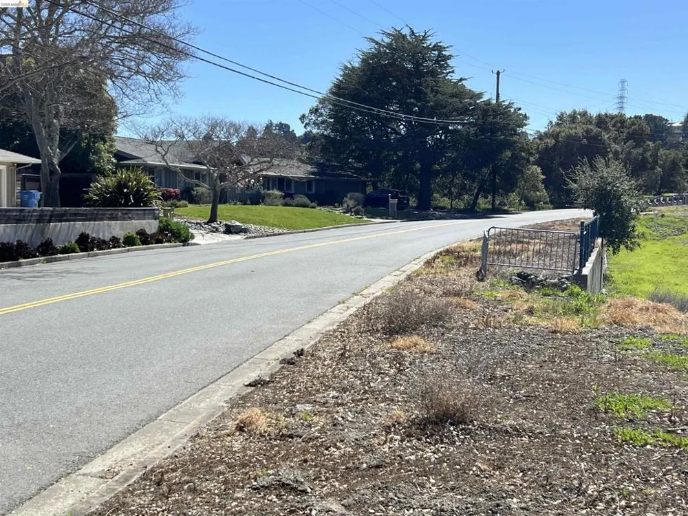 82 Zander Dr Orinda, CA 94563
