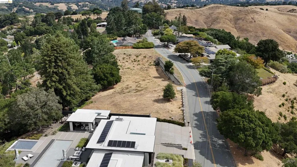 82 Zander Dr Orinda, CA 94563